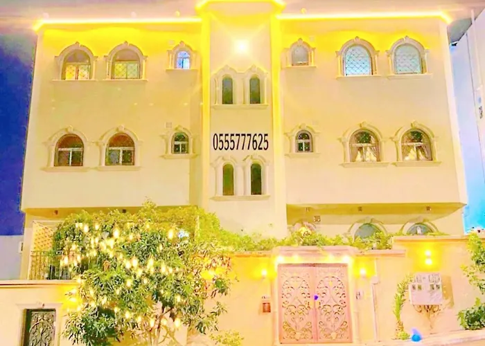 شقةكبيره 4 غرف منها 3 غرف نوم اطلاه مجلس صالة 4-Room Apartment, Including 3 Bedrooms, A Living Room, A Sitting Room, And A View