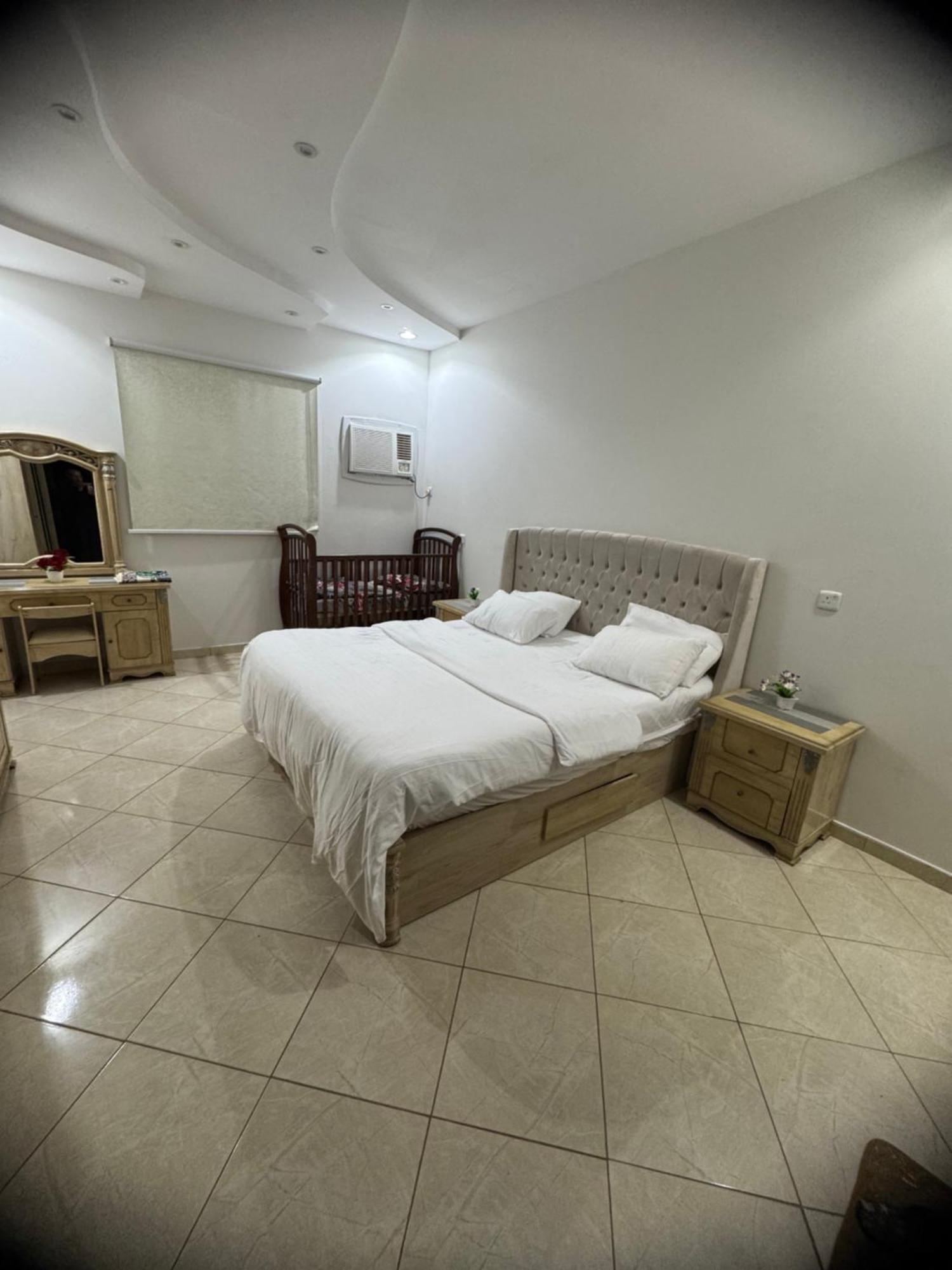 Spacious 4-room With View * Ta'if