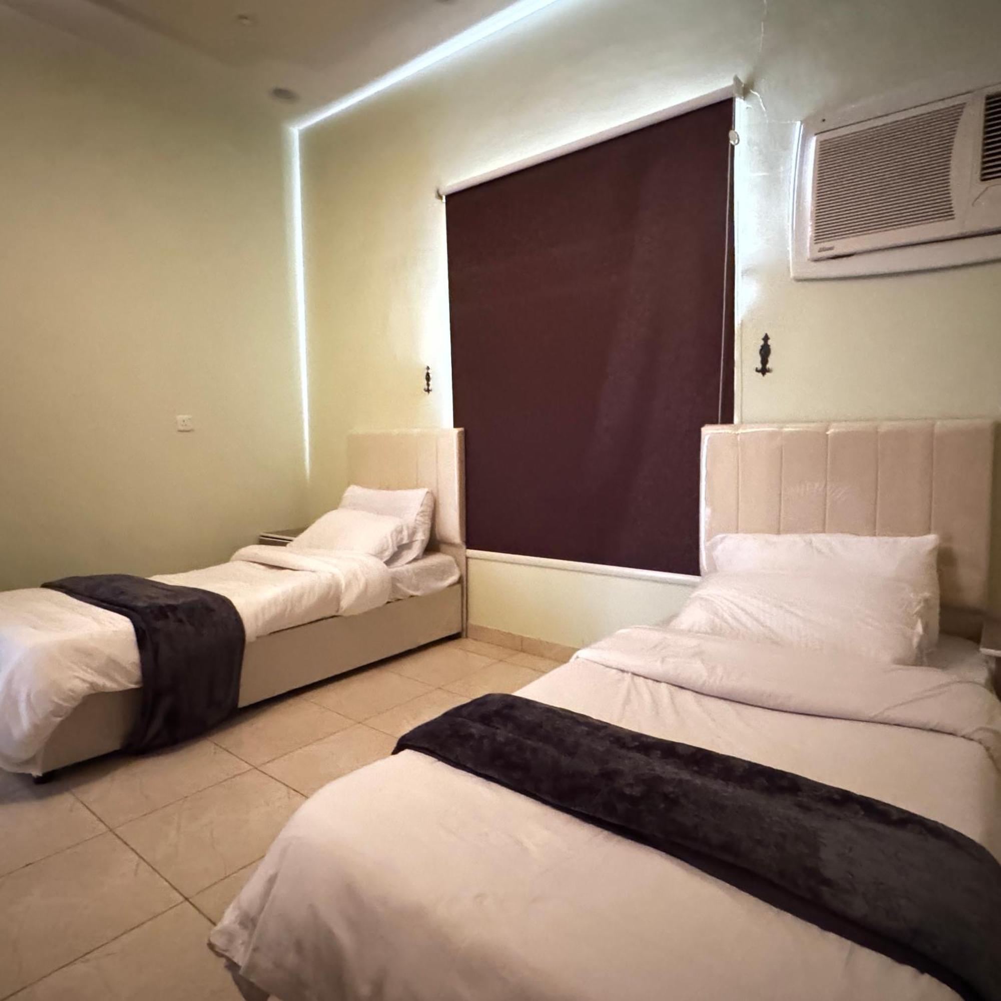 Appartement شقةكبيره 4 غرف منها 3 غرف نوم اطلاه مجلس صالة 4-room Apartment, Including 3 Bedrooms, A Living Room, A Sitting Room, And A View Ta'if